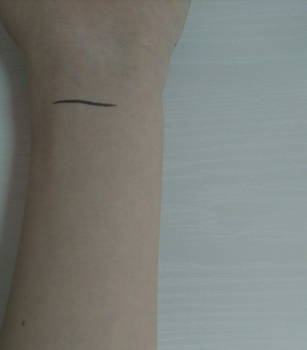 モテライナー リキッド/UZU BY FLOWFUSHI/リキッドアイライナーを使ったクチコミ（2枚目）