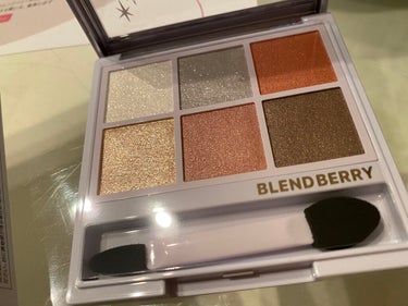 オーラクリエイション 104 ホワイトベリー＆フローズンピンク(ホリデー限定カラー)/BLEND BERRY/アイシャドウパレットを使ったクチコミ（3枚目）