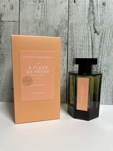 L'ARTISAN PARFUMEUR　
ア フルール ド ペッシュ オードパルファム

偶然出会ったコチラ✨大好きなピーチの香り！？何だって？！と衝撃を受け、早速調べてみることに。

〝L'ARTIS