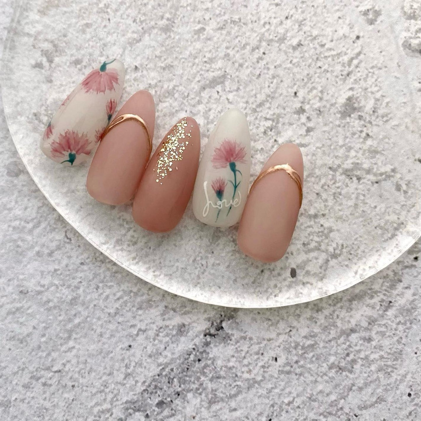 naomi on LIPS 「今月のテーマカーネーション新しく届いた @concelectの..」(2枚目)