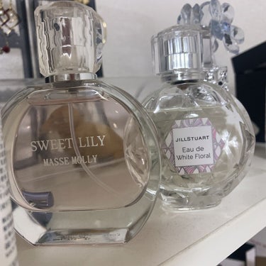 
比較香水検証です🥺

JILL STUART
オード ホワイトフローラル


matsukiyo
MMオードトワレ

似てると言われてる香水です。

似てます。特に香り立ちがそっくりです。
MMオード