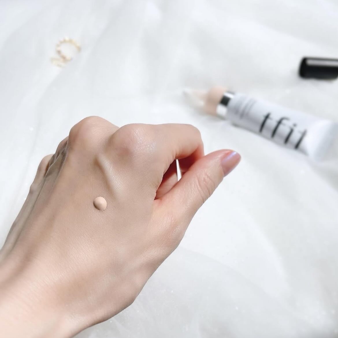 ラディアンスフィットセラムファンデーション C01 PORCELAIN/TFIT/リキッドファンデーションを使ったクチコミ（2枚目）