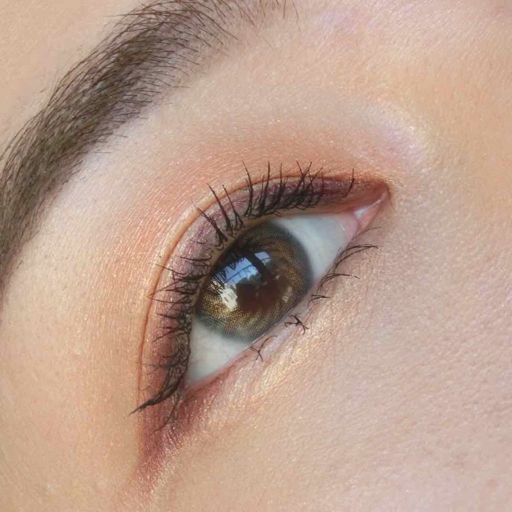 ともこ on LIPS 「オレンジとパープルで夕焼けをイメージしたアイメイクにしてみまし..」(2枚目)