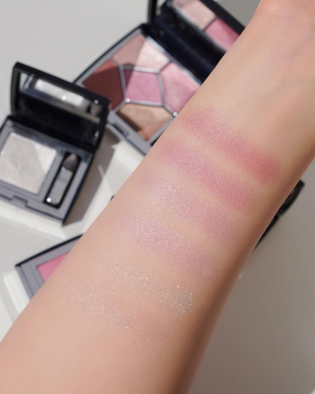 モノ クルール クチュール 826 ローズ モンテーニュ/Dior/単色アイシャドウを使ったクチコミ（3枚目）