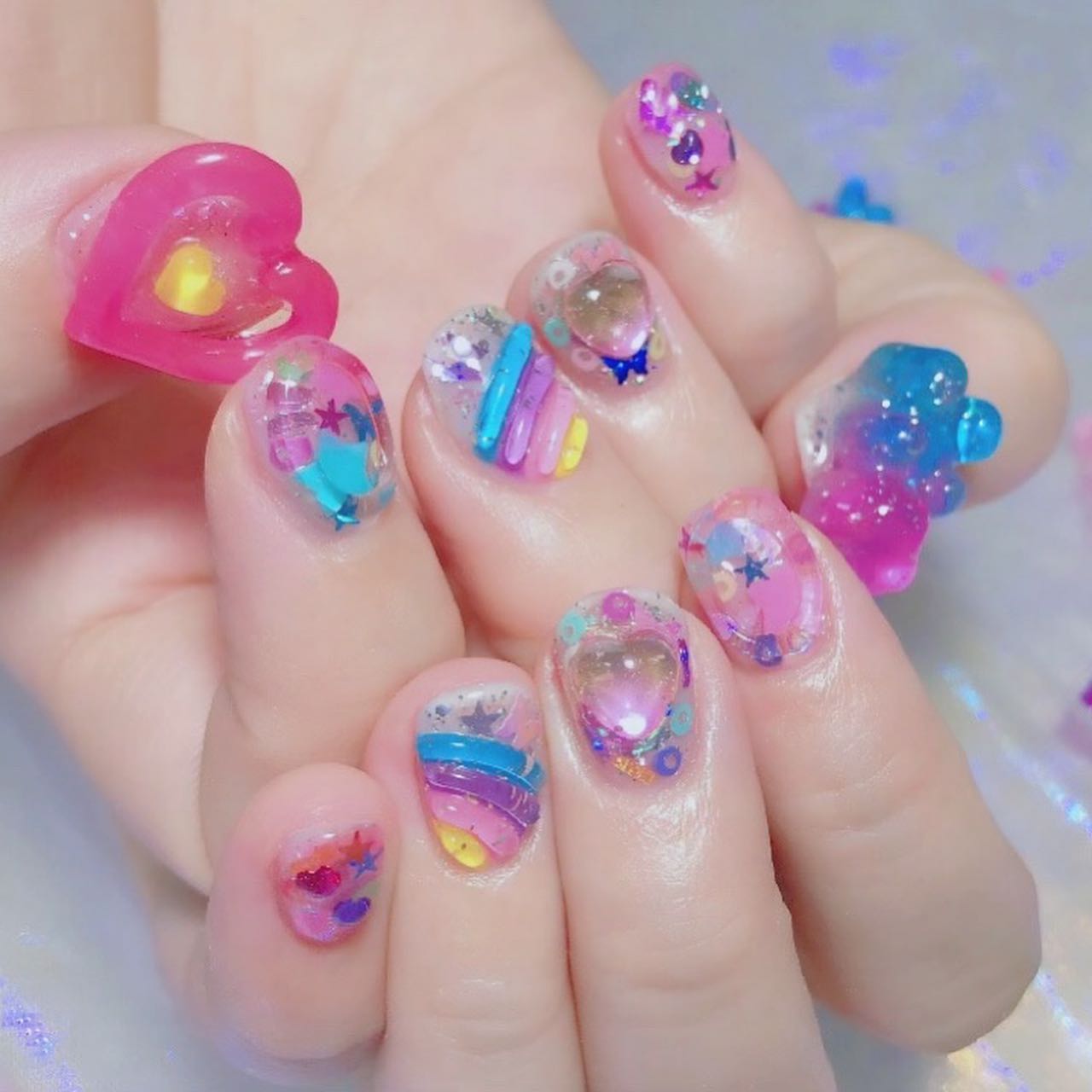 なかやまちえこ on LIPS 「おもちゃ箱ネイル🪄⠀⠀@chikachocolat_melty..」(2枚目)