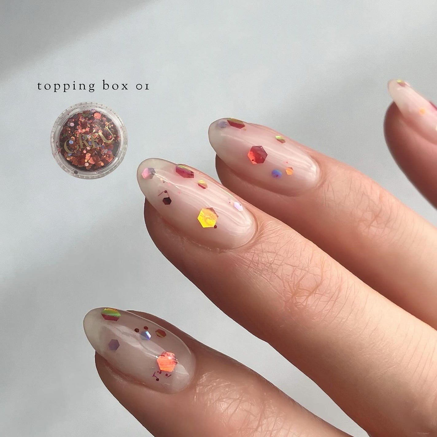 sato 🕊 self nail🫧🤍 on LIPS 「【CRÈU】toppingbox🎁ちょっとポップなmynail..」(4枚目)