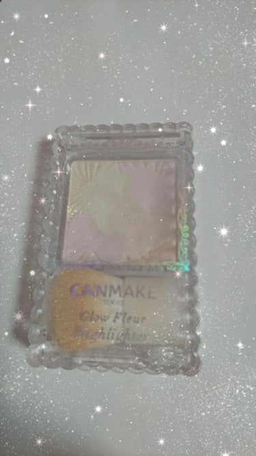 CANMAKEグロウフルールハイライター02
こちらはハイライトです！
これは黄色系ですが、もうひとつの方はブルー系なので、そっちの方が肌に透明感が出るのではないかと思っています！
パッケージも可愛くて