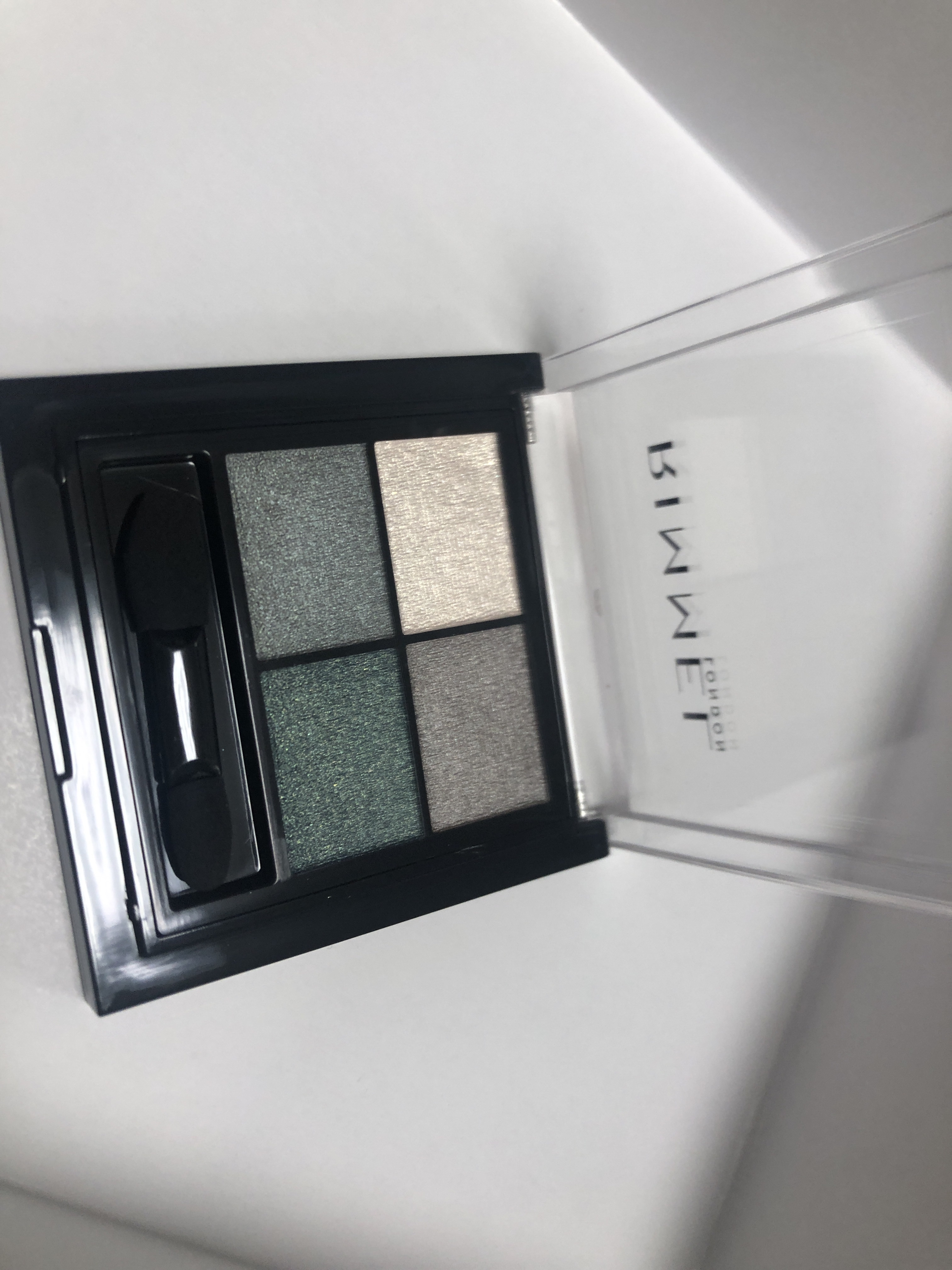 ワンダー エバー アイシャドウ 008　ディープナイトブルー/リンメル ロンドン/アイシャドウパレットを使ったクチコミ（1枚目）