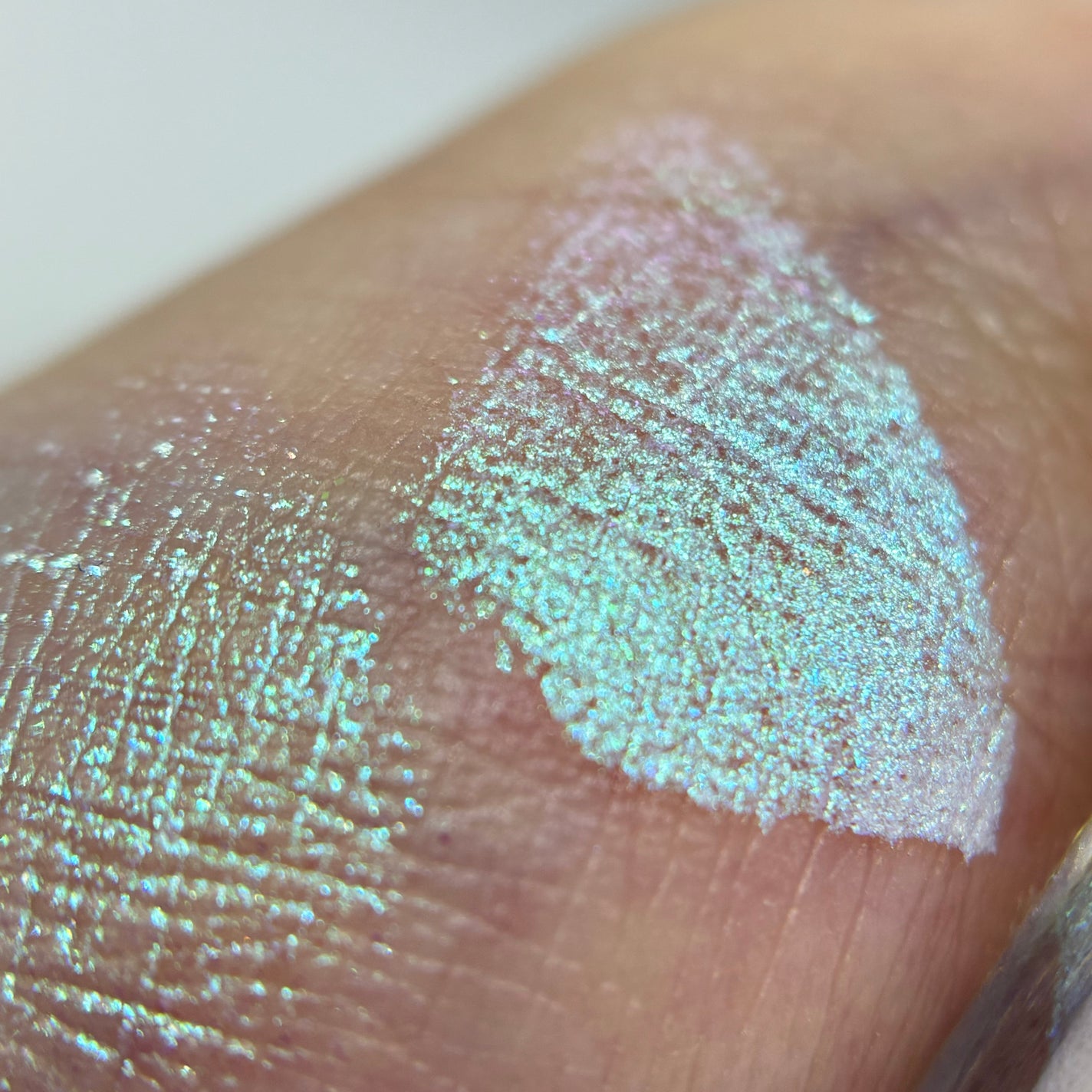 ダズルシャドウ リキッド/M・A・C/リキッドアイシャドウを使ったクチコミ(6枚目)