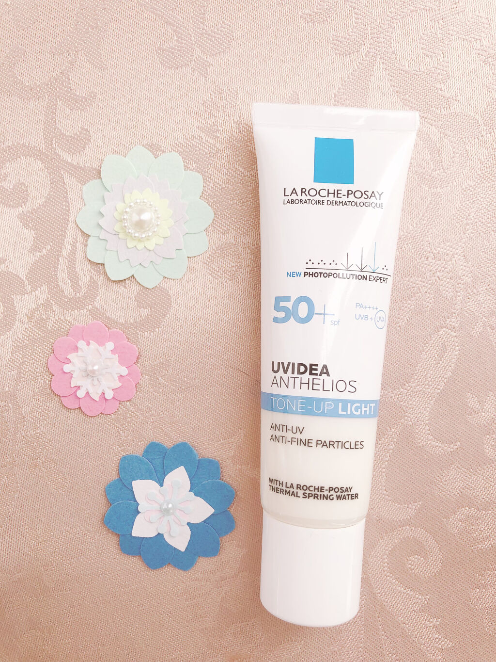 ローズの方がいいかも！
けどこっちの方が肌色白くなって透明感的な部分ではいいのかなあ？いやファンデ塗らないとゾンビ🧟‍♀️です( ；ᵕ； )

私は顔色の血色が悪くて、虚弱体質もあるけどすっぴんだと具合悪く見られるくらいの血色のなさなので