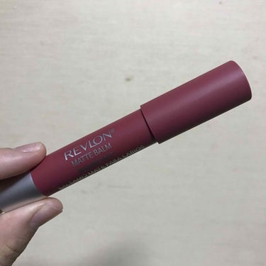 REVLONマットバーム 15
紫がかったくすみピンクです！
かっこいいメイクをするときに使おうと思います。
発色はかなり良いです！
見た目はマットですが、乾燥もしないのですごく使い心地が良いです👍

