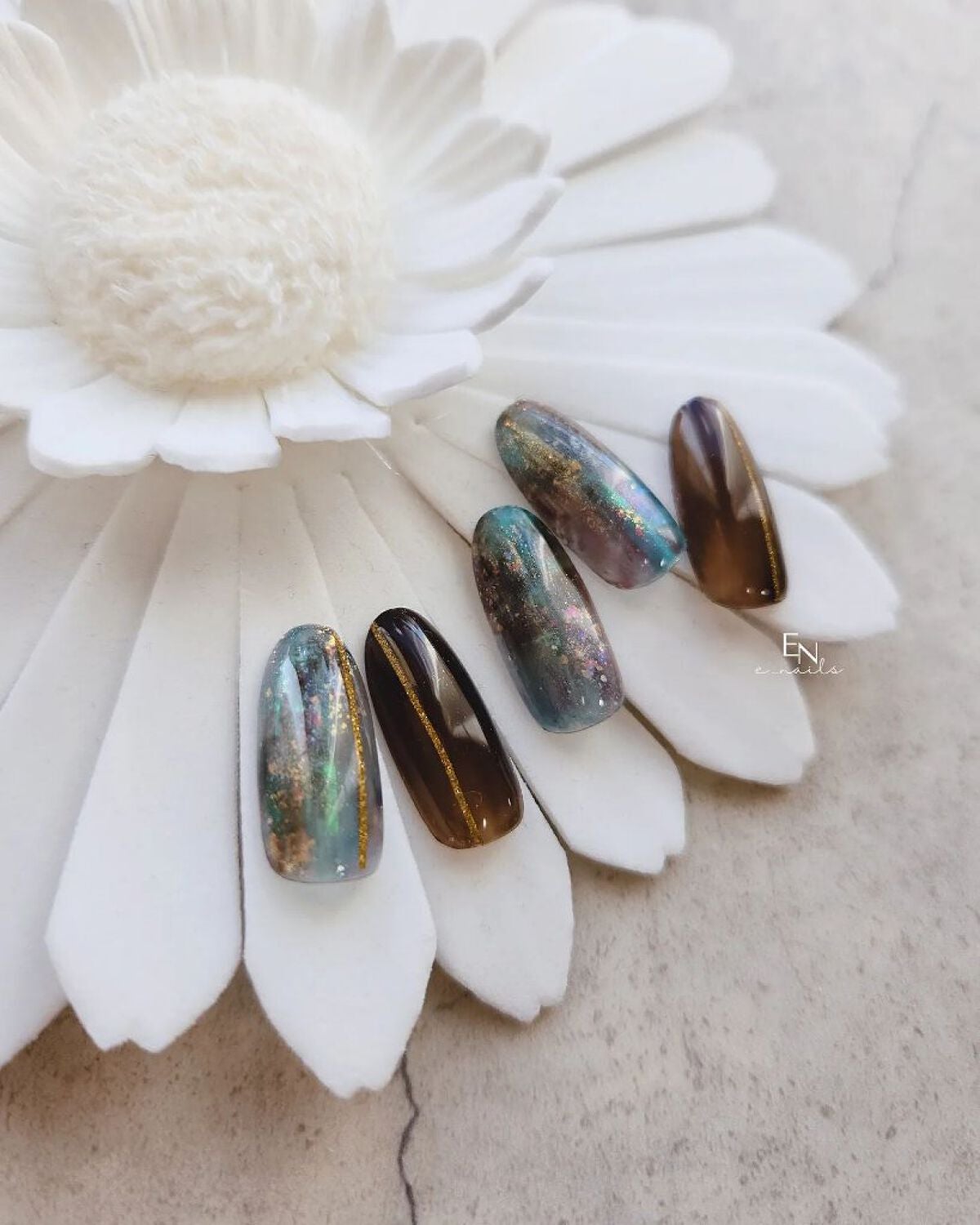 e_nails//フォロバ◎//ネイルとコスメ好きママ on LIPS 「EarthNAIL🪐なんか、かっこいいデザイン出来ました🙌🏻#..」(1枚目)