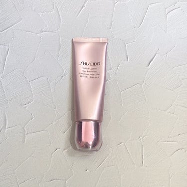 SHISEIDO ホワイトルーセント デーエマルジョンのクチコミ「化粧水後にこれ1本で済むので便利です。
伸びが良い乳液で美白効果もあるそうです。
高SPFで日.....」（1枚目）