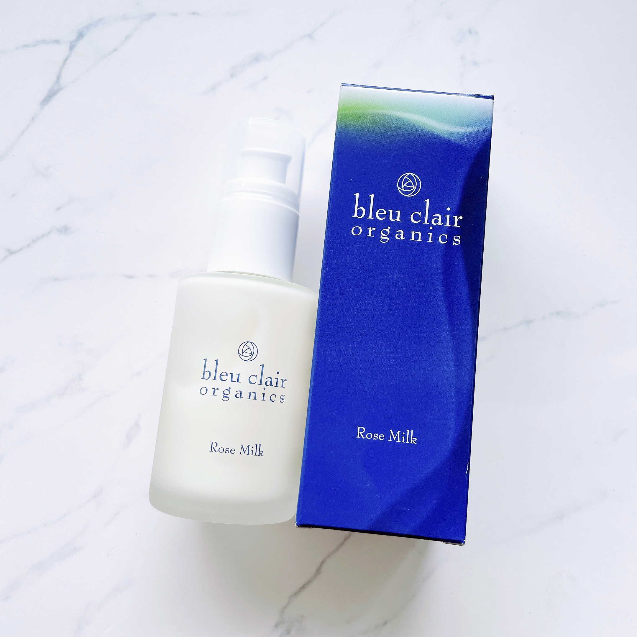 ブルークレール ローズミルクのクチコミ「プッシュ式なのでさっと使えて便利です。
柔らかなテクスチャの乳液です。
なめらかに伸びて、すっ.....」（1枚目）