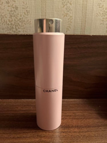 CHANEL チャンス ツィスト＆スプレイ（オードゥ トワレット）のクチコミ「とても高級感のある爽やかな香りです！
香りなので説明がとても難しいですが、甘い感じはなく色気の.....」（3枚目）