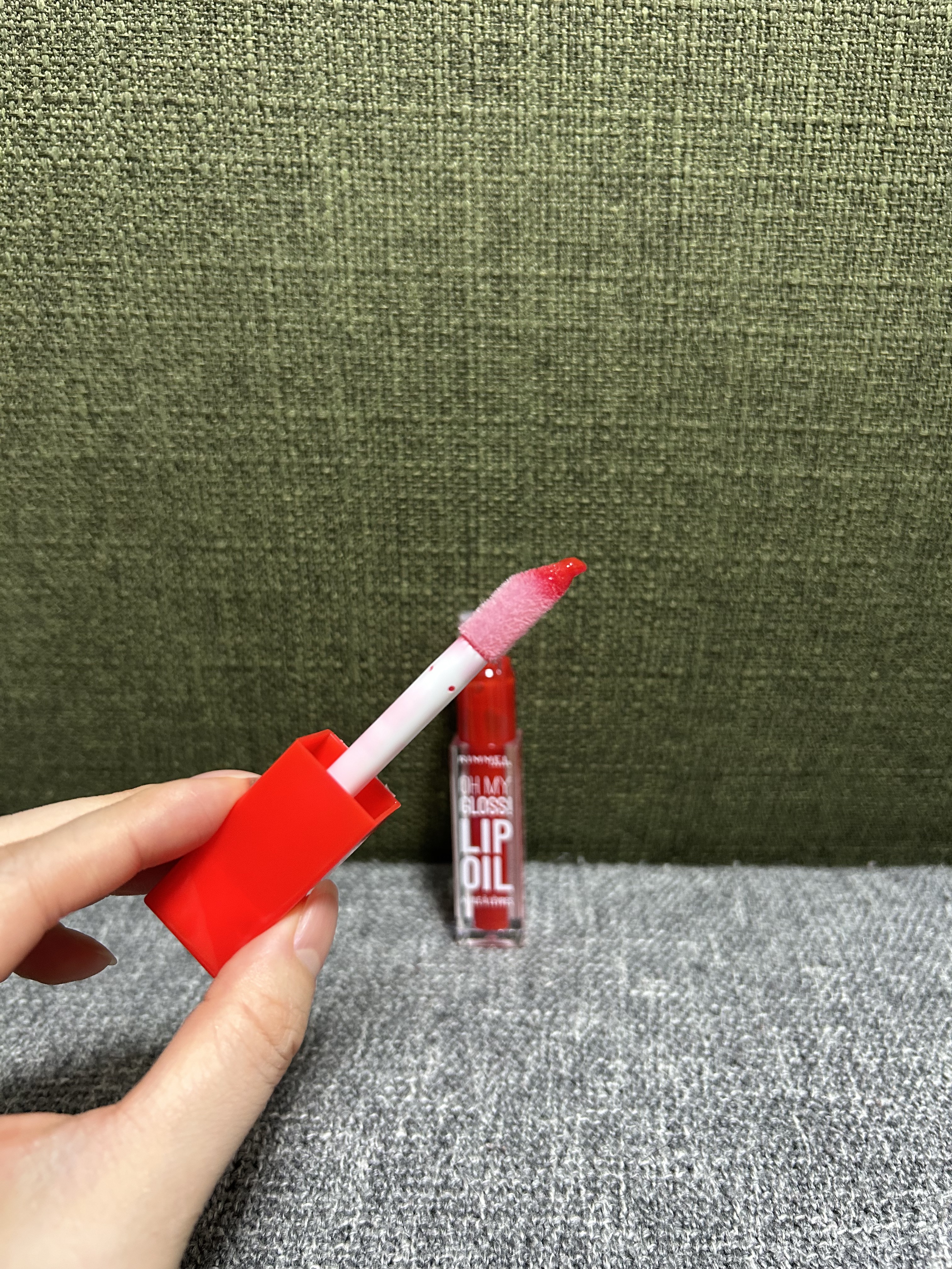 オーマイグロス リップオイル 004 ビビッドレッド(ザクロの香り)/リンメル ロンドン/リップグロスを使ったクチコミ（3枚目）