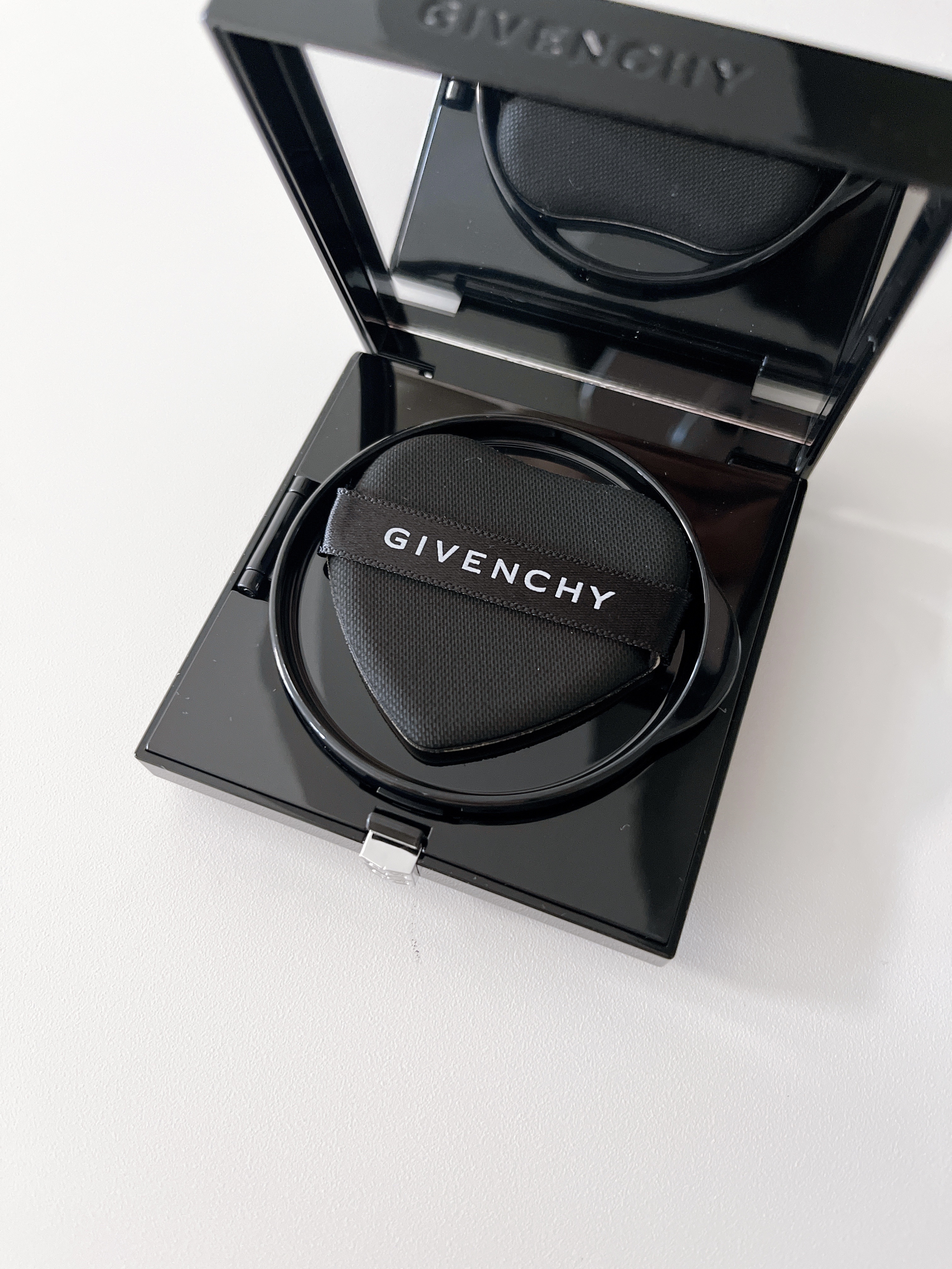 プリズム・リーブル・スキンケアリング・グロウ・クッション 1-W105	/GIVENCHY/クッションファンデーションを使ったクチコミ（3枚目）