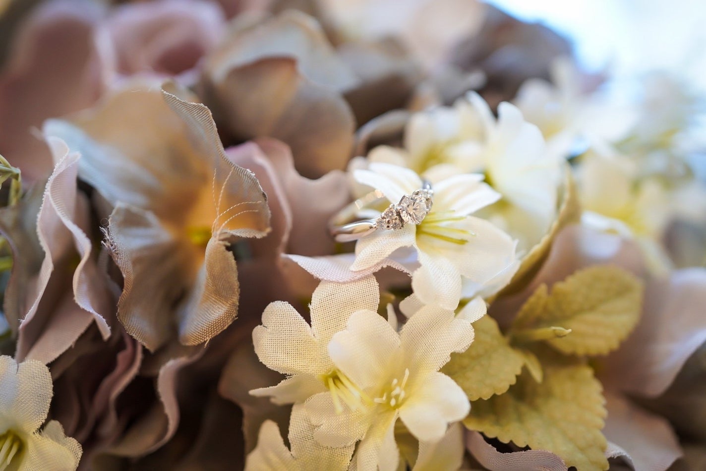 せーか on LIPS 「写真撮影用のウエディングブーケを自作しました👏材料は全て100..」(8枚目)