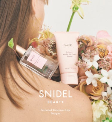 SNIDEL BEAUTY スナイデル パフュームド ヘア ミスト In Bloomのクチコミ「SNIDELから出たヘアミストを頂いたんだけど、ここはお花畑…？と錯覚するくらいリアルなお花の.....」（2枚目）