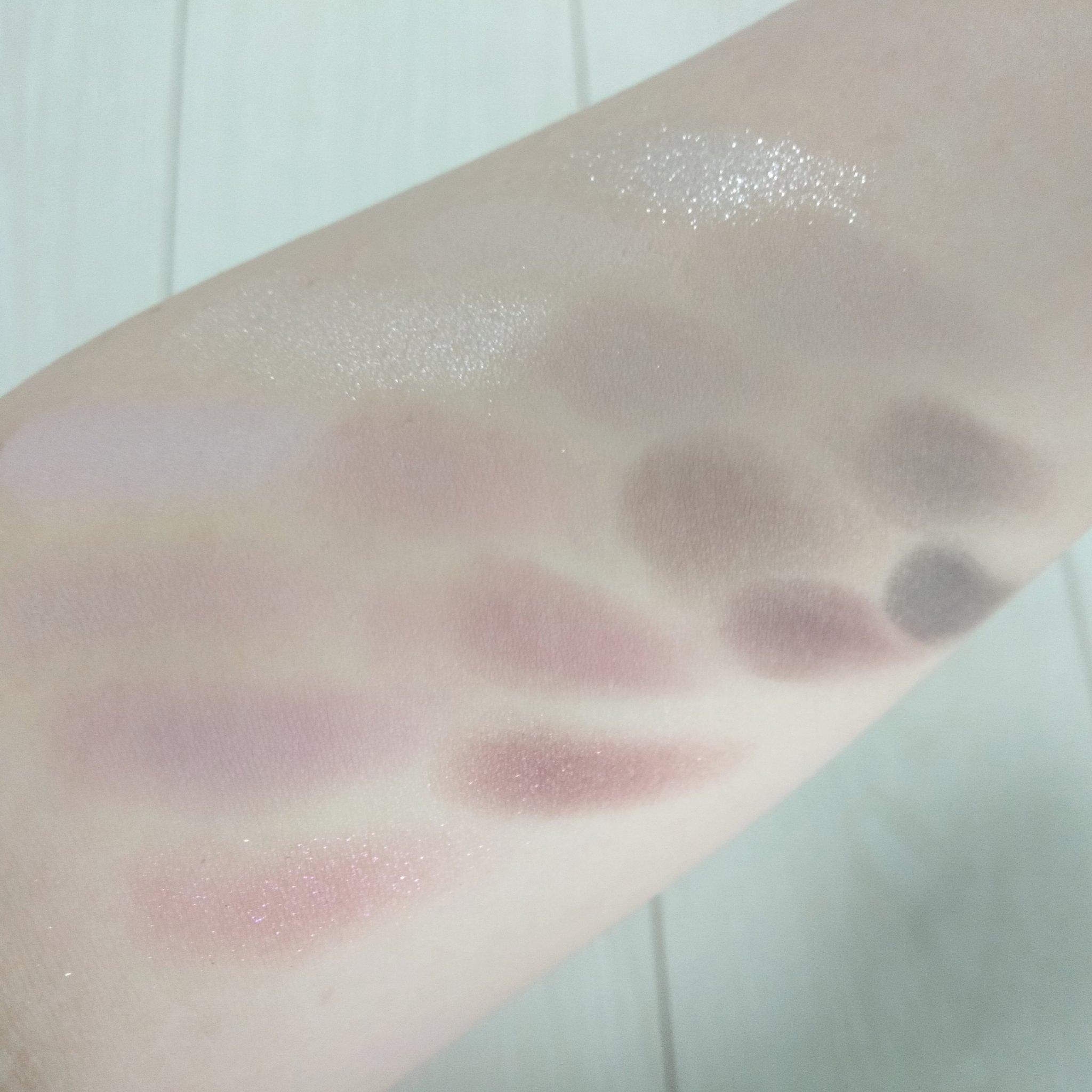 ソフトブラーリングアイパレット 15.ボーンダークブラーリング/wakemake/アイシャドウパレットを使ったクチコミ（3枚目）