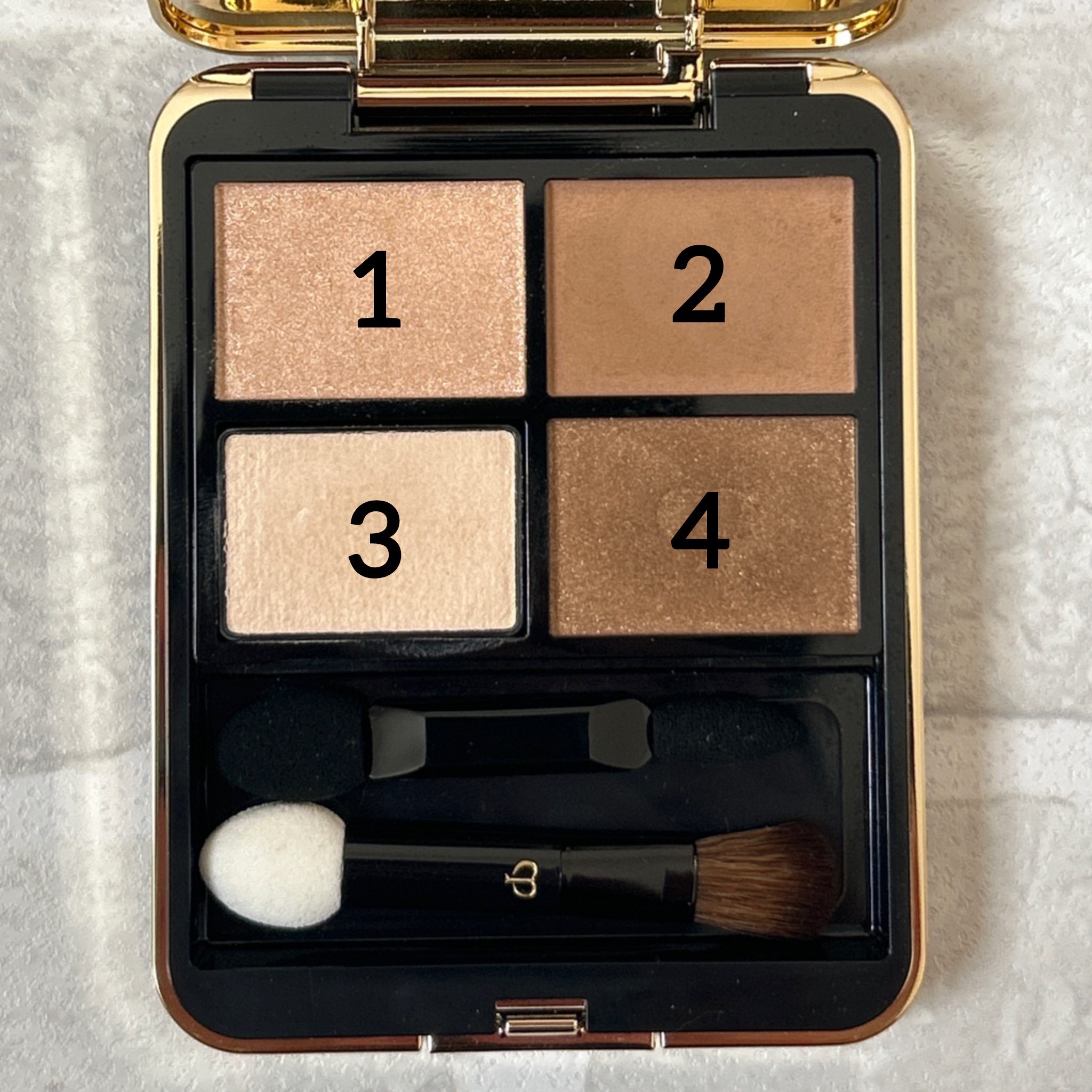 クレ・ド・ポー ボーテ アイシャドウ 1 Sand Dune ケースチップブラシ オンブルクルールクアドリ 1 Sand Dune（レフィル） / クレ・ド