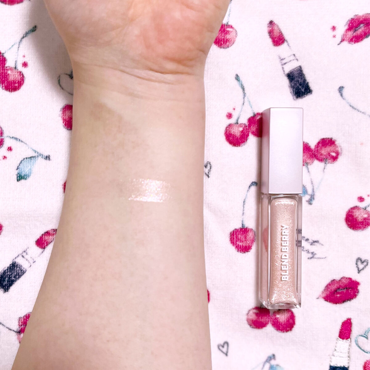 プリズムシャイングリッター 003 トゥインクルチェリー/BLEND BERRY/グリッターを使ったクチコミ（2枚目）