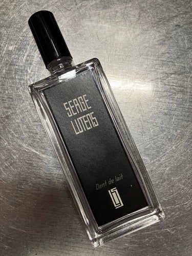 Serge lutens
-dent de lait


[包み込まれるような愛おしい香り] 
アーモンドミルク、ココナッツ、カシュメラン、ソマリアの乳香
って書いてあったらさ、甘いと思うやん？

写真