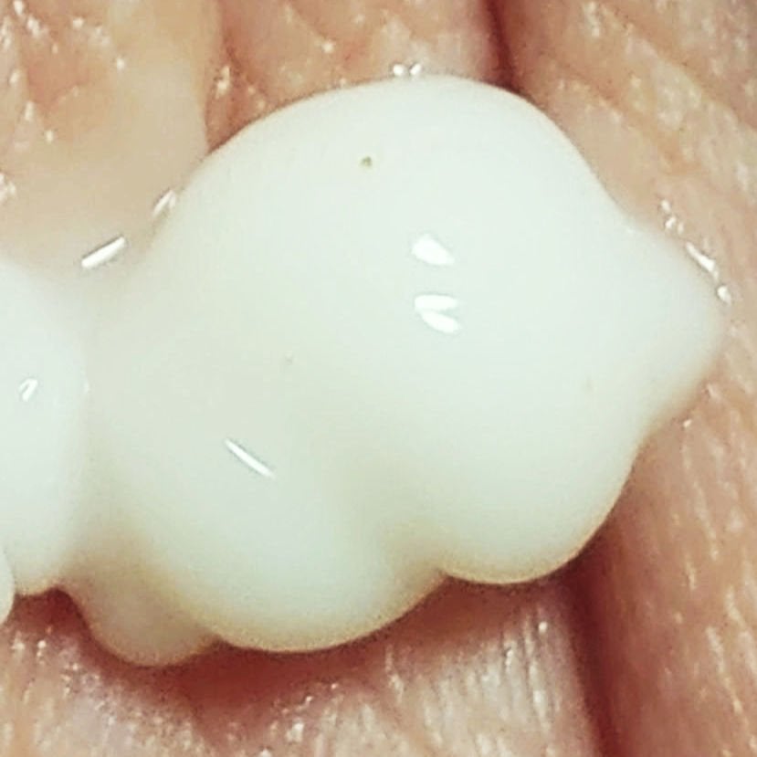 ユースエイジゴールドアイクリーム/SNP/アイケア・アイクリームを使ったクチコミ(2枚目)