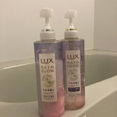 LUX バスグロウ ストレート&シャイン シャンプー/トリートメントのクチコミ「香りはとってもいい香り！
ボトルも可愛いし透明のシャンプーで
気分が上がる‼︎🤩♡

と思った.....」（1枚目）