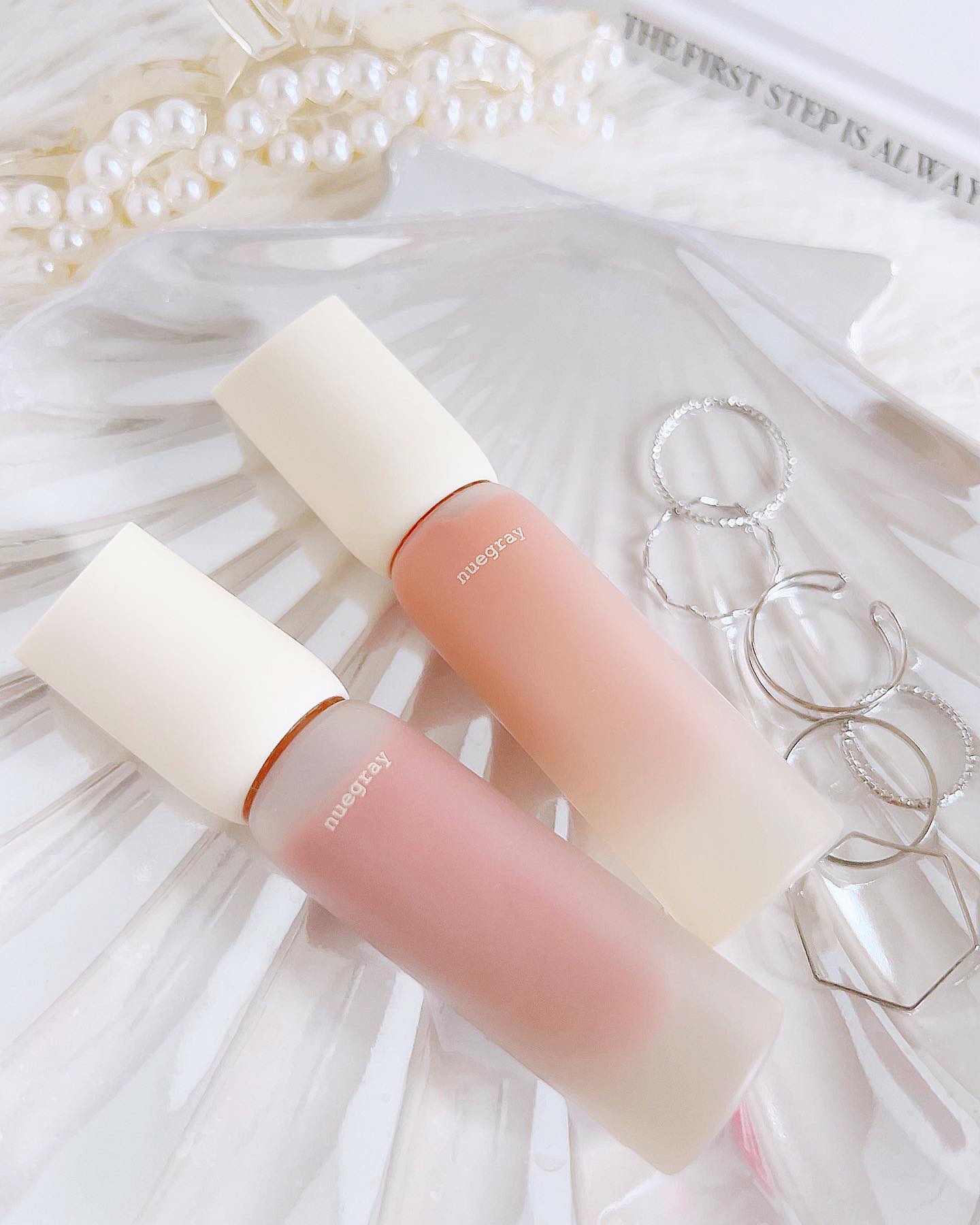 デイリームードマットリキッド #5キャリアウーマン/nuegray/リップグロスを使ったクチコミ（2枚目）