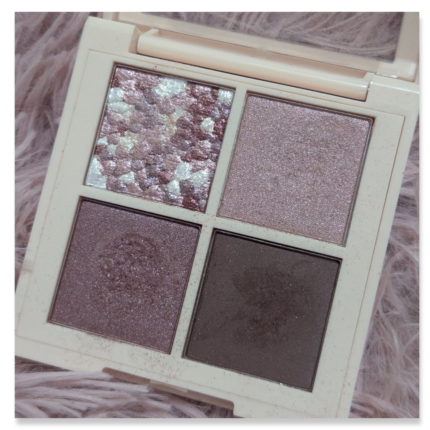 レブロン ダズル アイシャドウ クアッド/REVLON/アイシャドウパレットを使ったクチコミ(3枚目)