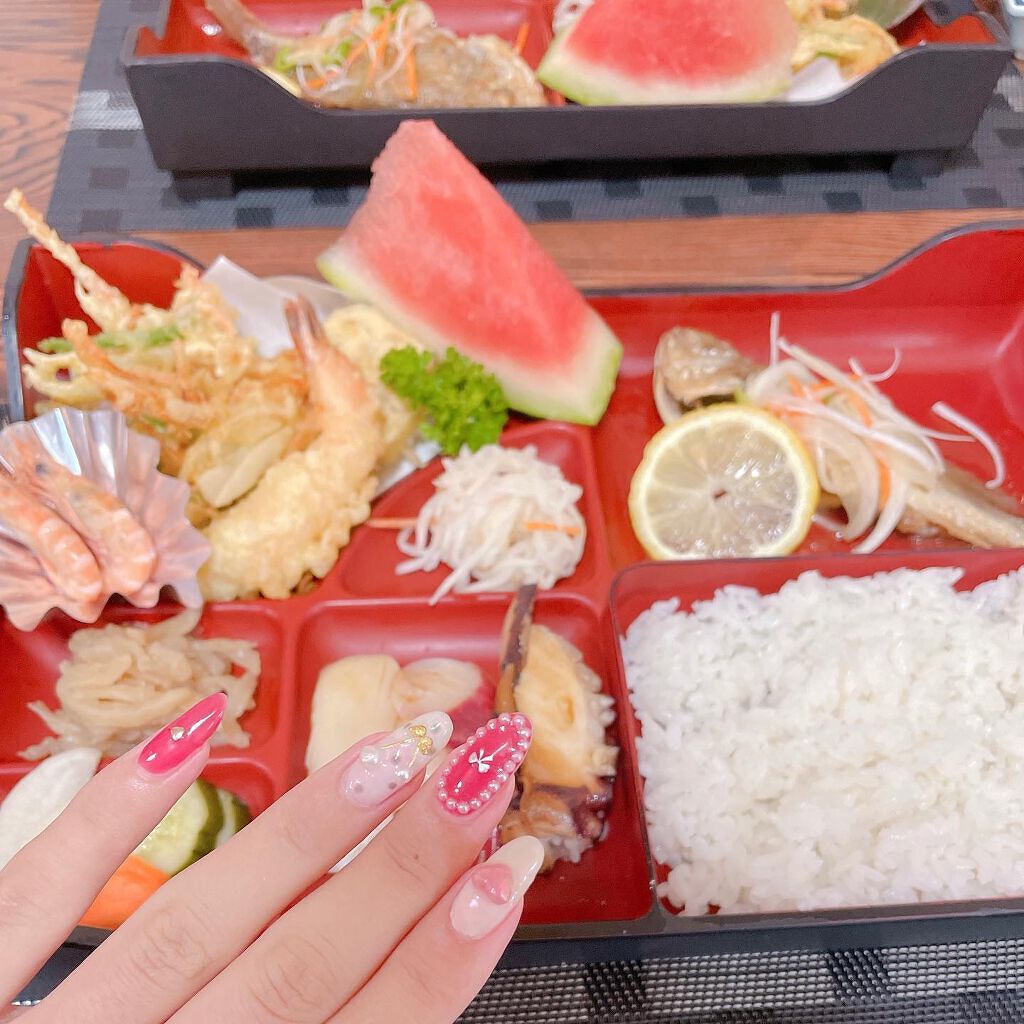 𝘼𝙮𝙪 ❦ 𝑆𝑒𝑙𝑓 𝑁𝑎𝑖𝑙 on LIPS 「❥こんばんは𖤐⠜⋆꙳前回postした右手がレモンネイルだった..」(6枚目)