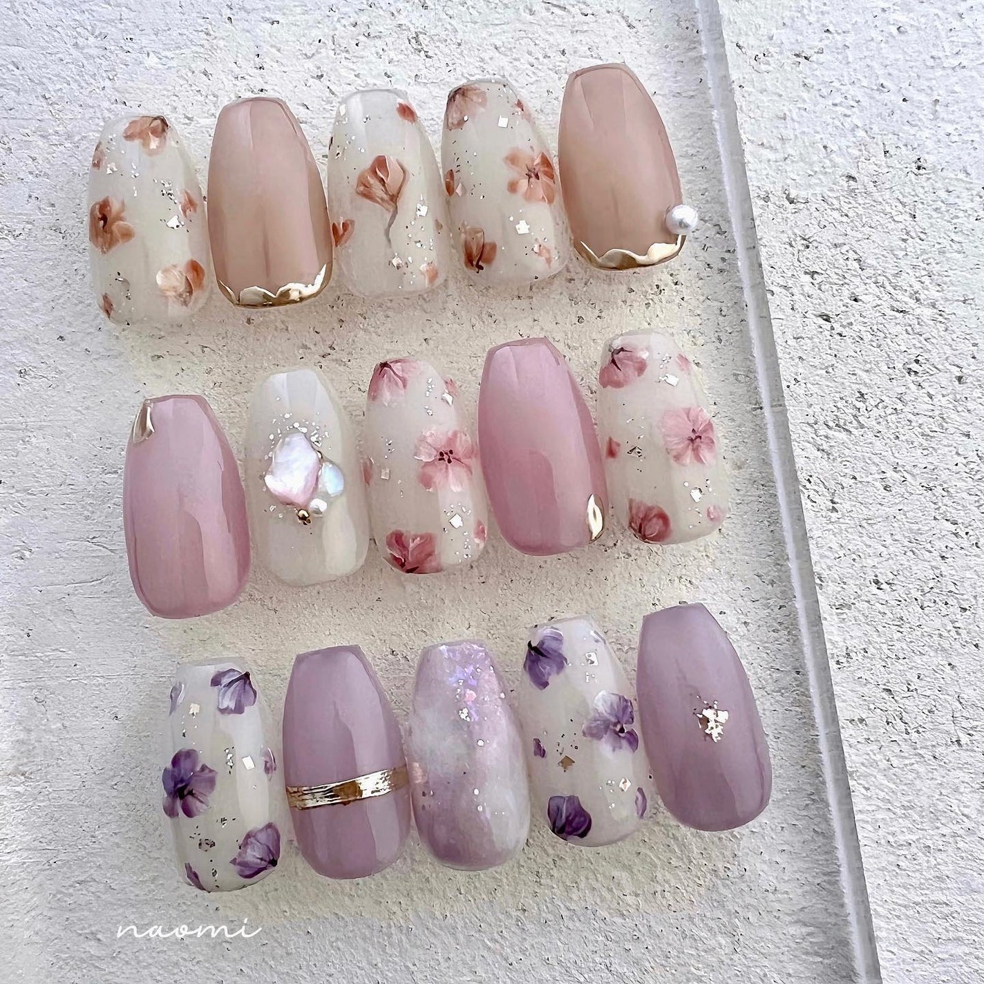 naomi on LIPS 「3月時短artはお花😊詳細は@nail_academy.a..」(1枚目)