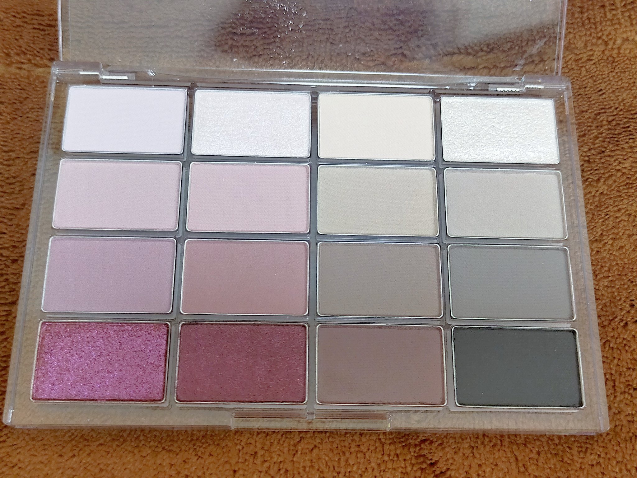 ソフトブラーリングアイパレット/wakemake/アイシャドウパレットを使ったクチコミ（3枚目）