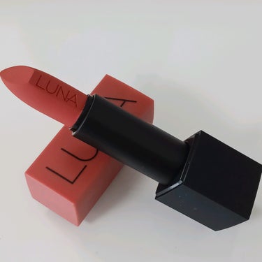 LUNA REALWAY VELVET LIPSTICKのクチコミ「LUNA
REALWAY VELVET LIPSTICK
02 ヌーディーブラウニー

‐‐‐.....」（3枚目）