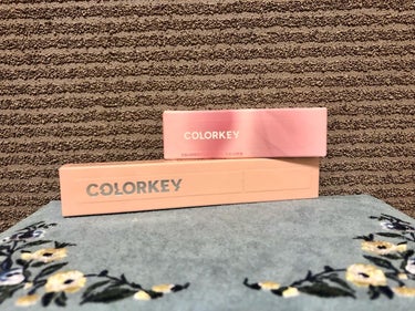 Colorkey✨

・ウォーターミストリップティント✨

ツヤ感があると思ったらセミマットに変化していって新感覚すぎた。

時間が経っても落ちにくくて嬉しい🌺

・ムース泥リップ✨

発色がとにかく良