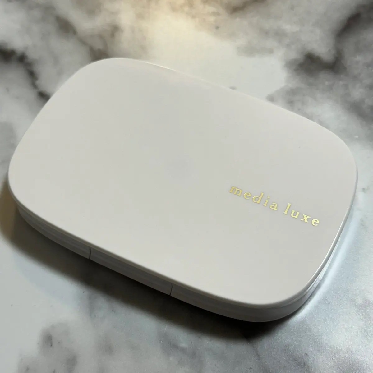 #PR
メディア リュクス様から商品提供を頂きました✨
✅メディア リュクス パウダーファンデーション 02 中間的な明るさ
つる玉肌仕上がりを叶えるファンデ！
肌にぴたっと密着してナチュラルにカバーしてくれるよ😊
スムーズな塗り心地で使