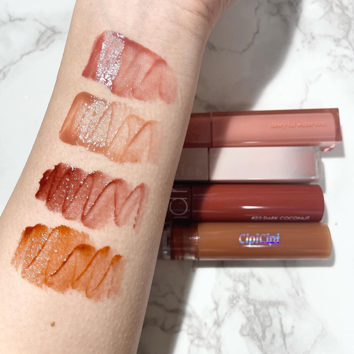 ジューシーラスティングティント/rom&nd/リップティントを使ったクチコミ（2枚目）