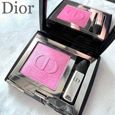 Dior　モノ クルール クチュール
848ピンク コロール



パッと見は結構なピンクで派手そうですが
思ったよりも薄づきで
ツヤっぽ可愛いピンクでした♡⃜

付属のチップよりもブラシの方が
ふんわ