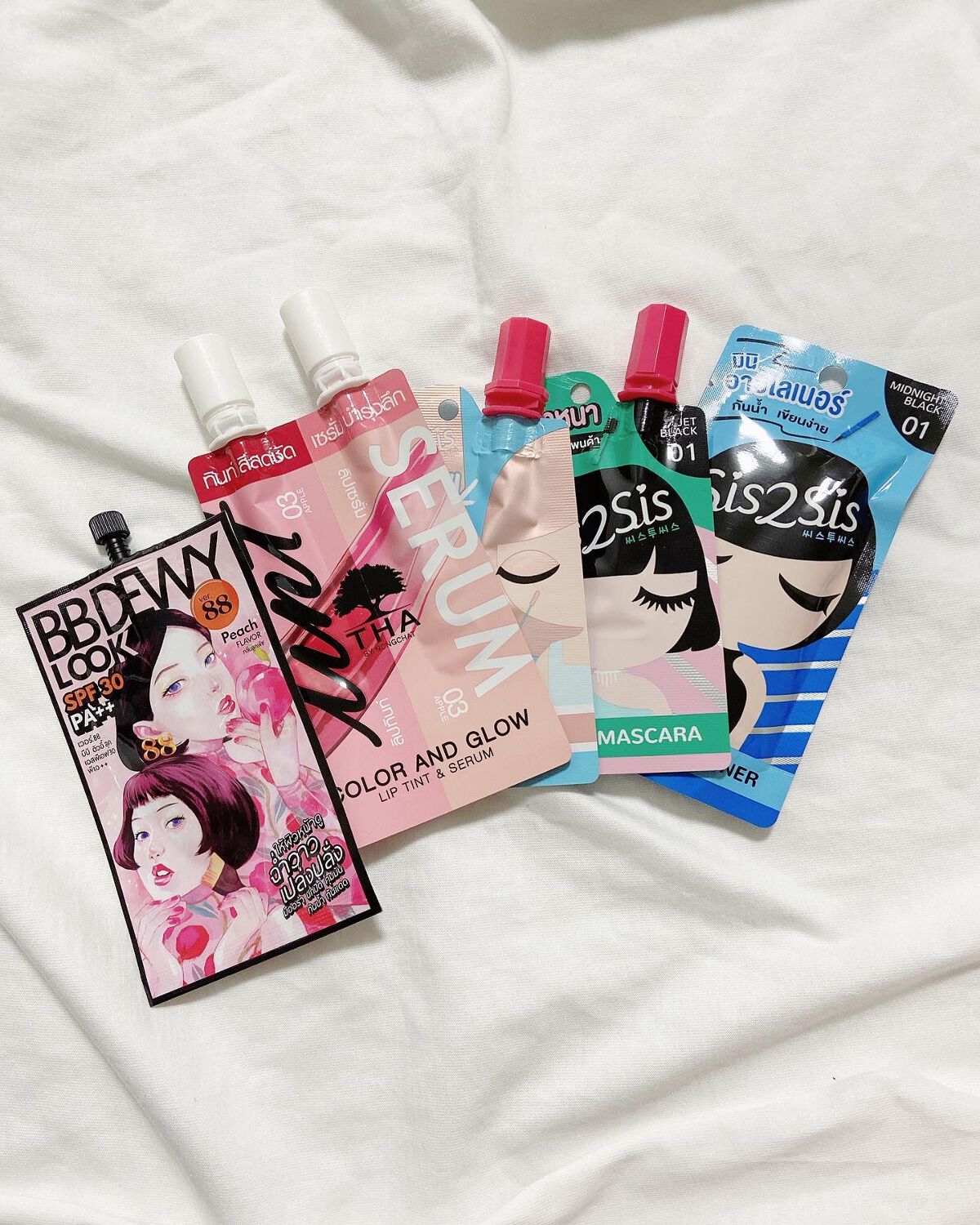 SIS2SIS shimmery eyeshadow cosme nomad