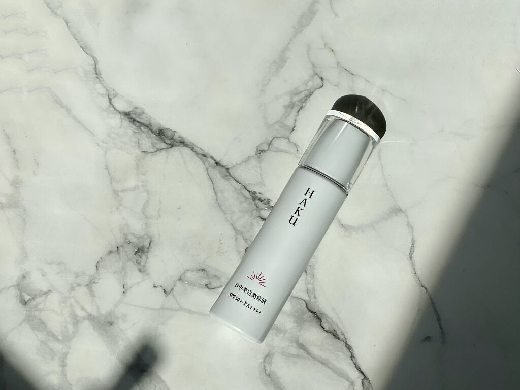 美白美容液のHAKUから
待望の日中用の美白美容液が誕生！

薬用 日中美白美容液（医薬部外品）
ＨＡＫＵ メラノフォーカスＵＶ

光を浴びる時間も味方にして潤って
明るく透明感のある肌に導いてくれるもの。

ポイント①
Wデイエフェクター