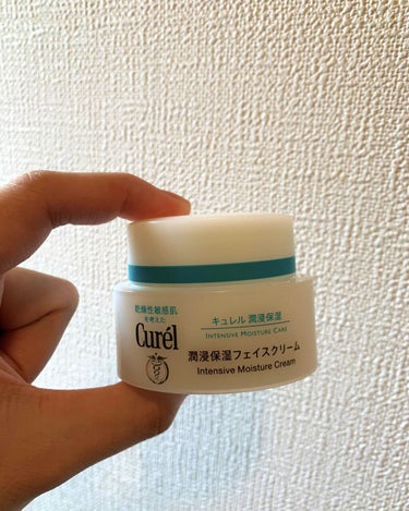 LIPSでキールズのフェイスクリームに似てるって見て気になって買ってみました！
スッとすぐ馴染むし軽いからいい！確かに似てるって思いました🥺田舎にキールズなんて無いし薬局で買えるからいいですね🥳
ちょっ