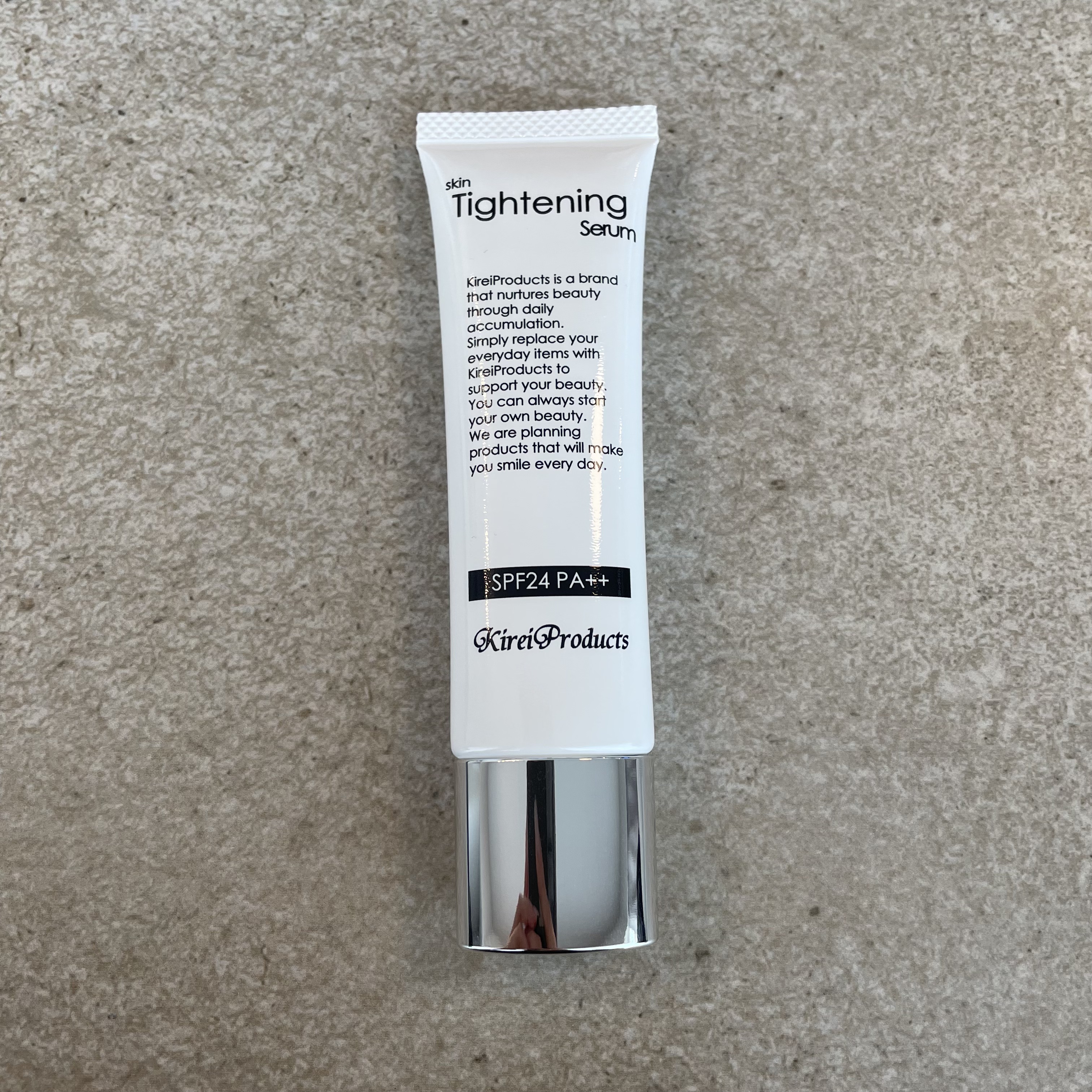 スキンタイトニングセラム/kirei products/化粧下地を使ったクチコミ（3枚目）