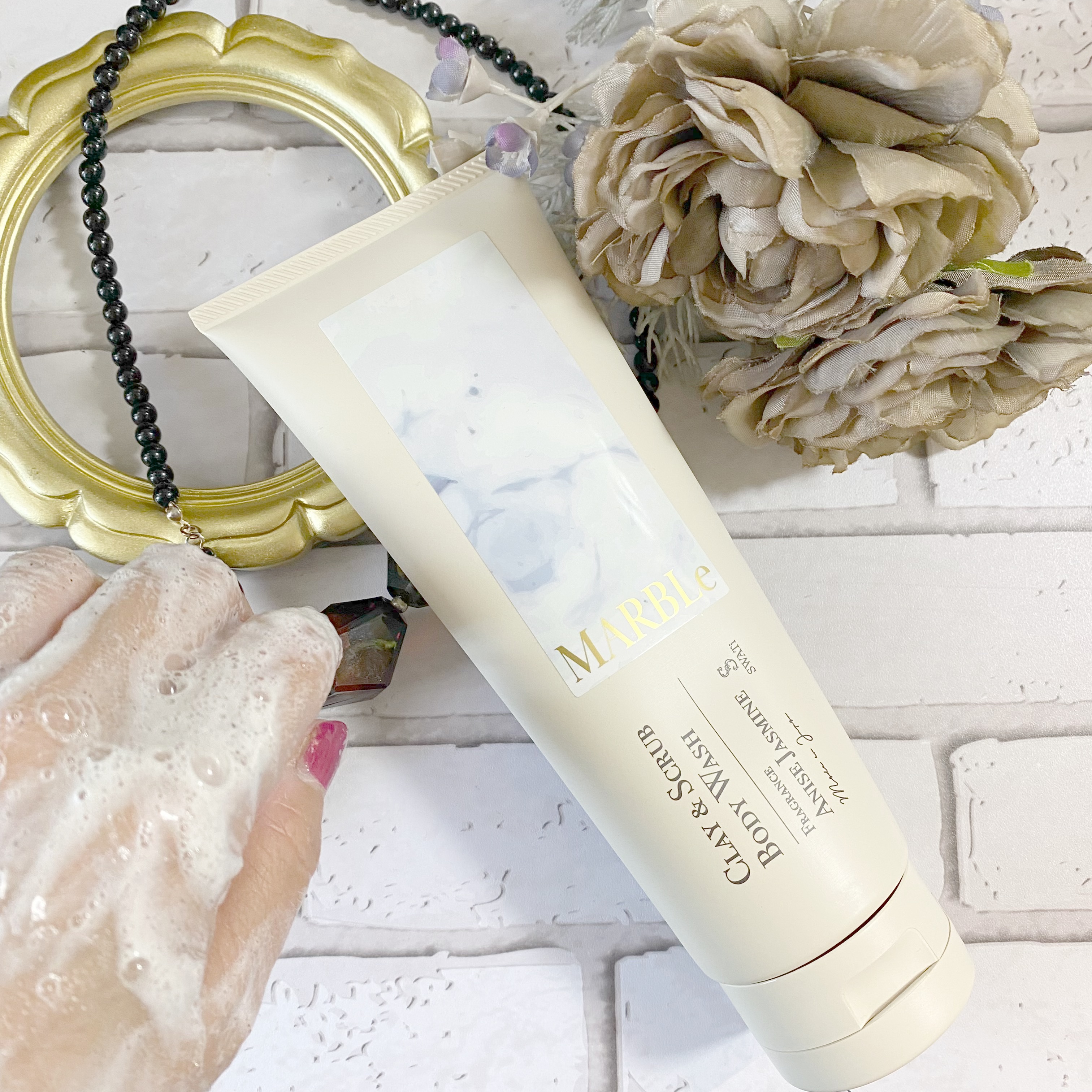 CLAY ＆ SCRUB BODY WASH/SWATi MARBLe/ボディスクラブを使ったクチコミ（3枚目）
