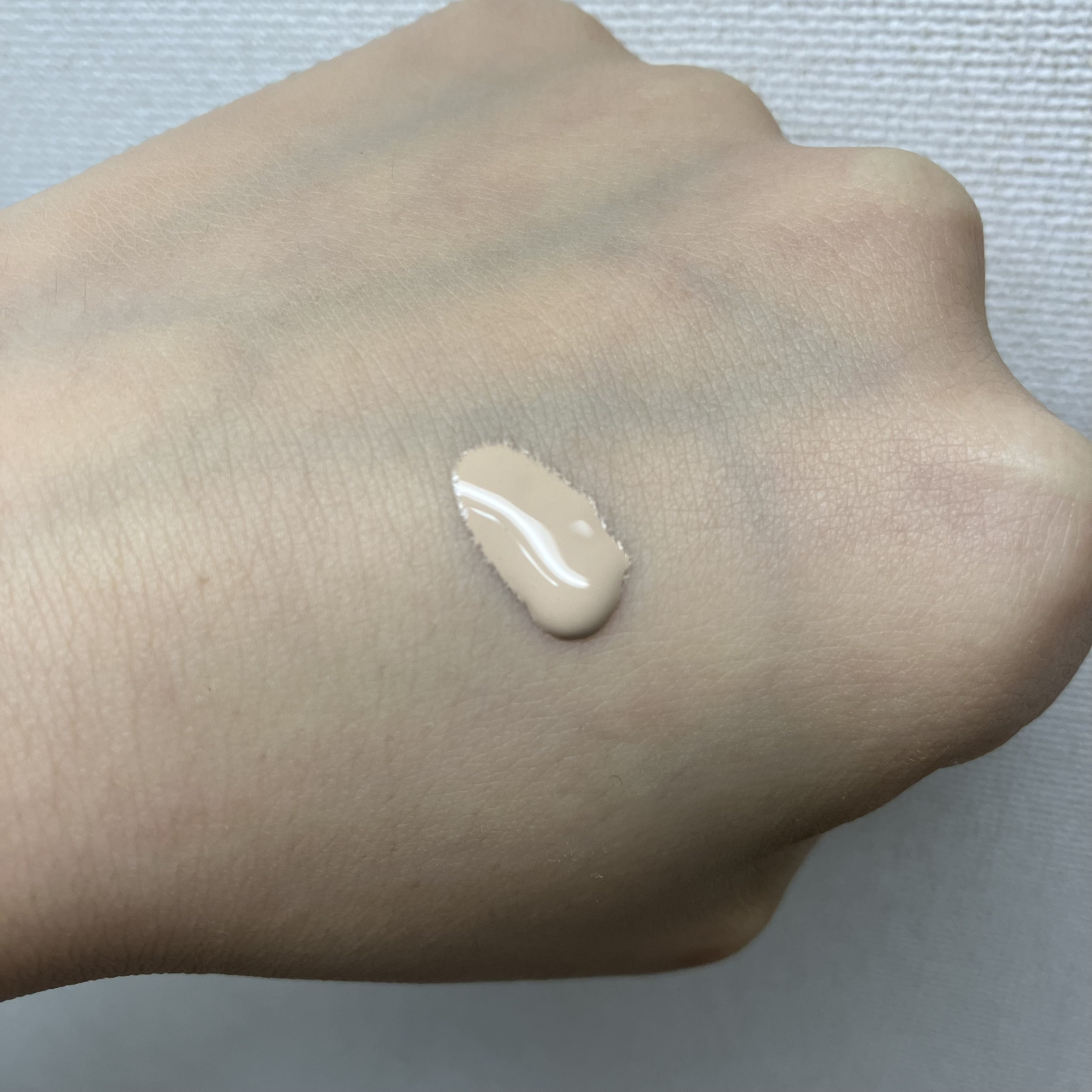 エッセンス スキングロウ ファンデーション/SHISEIDO/リキッドファンデーションを使ったクチコミ（2枚目）