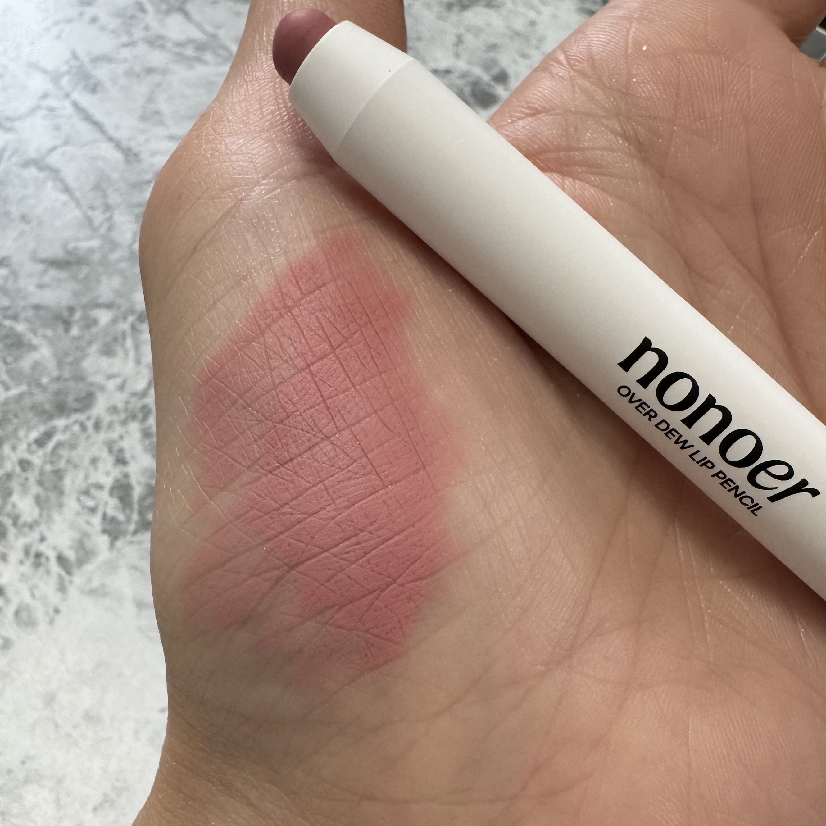 オーバーデューリップペンシル/nonoer/リップライナーを使ったクチコミ（3枚目）