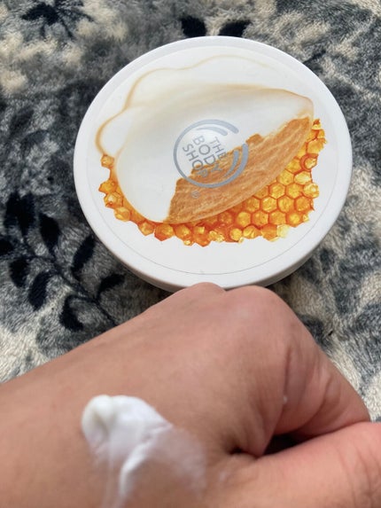 ボディバター アーモンドミルク&ハニー/THE BODY SHOP/ボディクリームを使ったクチコミ(2枚目)