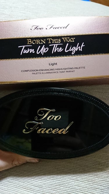 ボーン ディス ウェイ ターン アップ ザ ライト ハイライティング パレット/Too Faced/プレストパウダーを使ったクチコミ（1枚目）