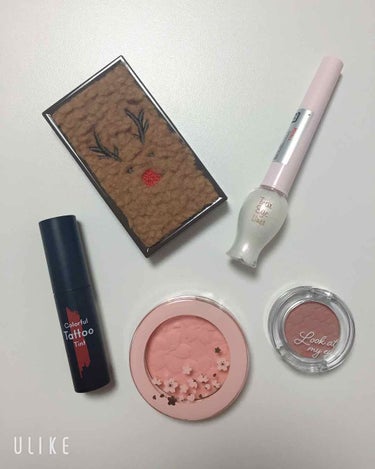 パーソナルカラー診断を受けての
購入品です🎨💄
2枚目は品番です📝

クリスマスコフレのアイシャドウパレット🎨
可愛すぎませんか〜〜😭💕💕
捨て色なし全色最高に可愛いです！
発色が良いので少しずつとって