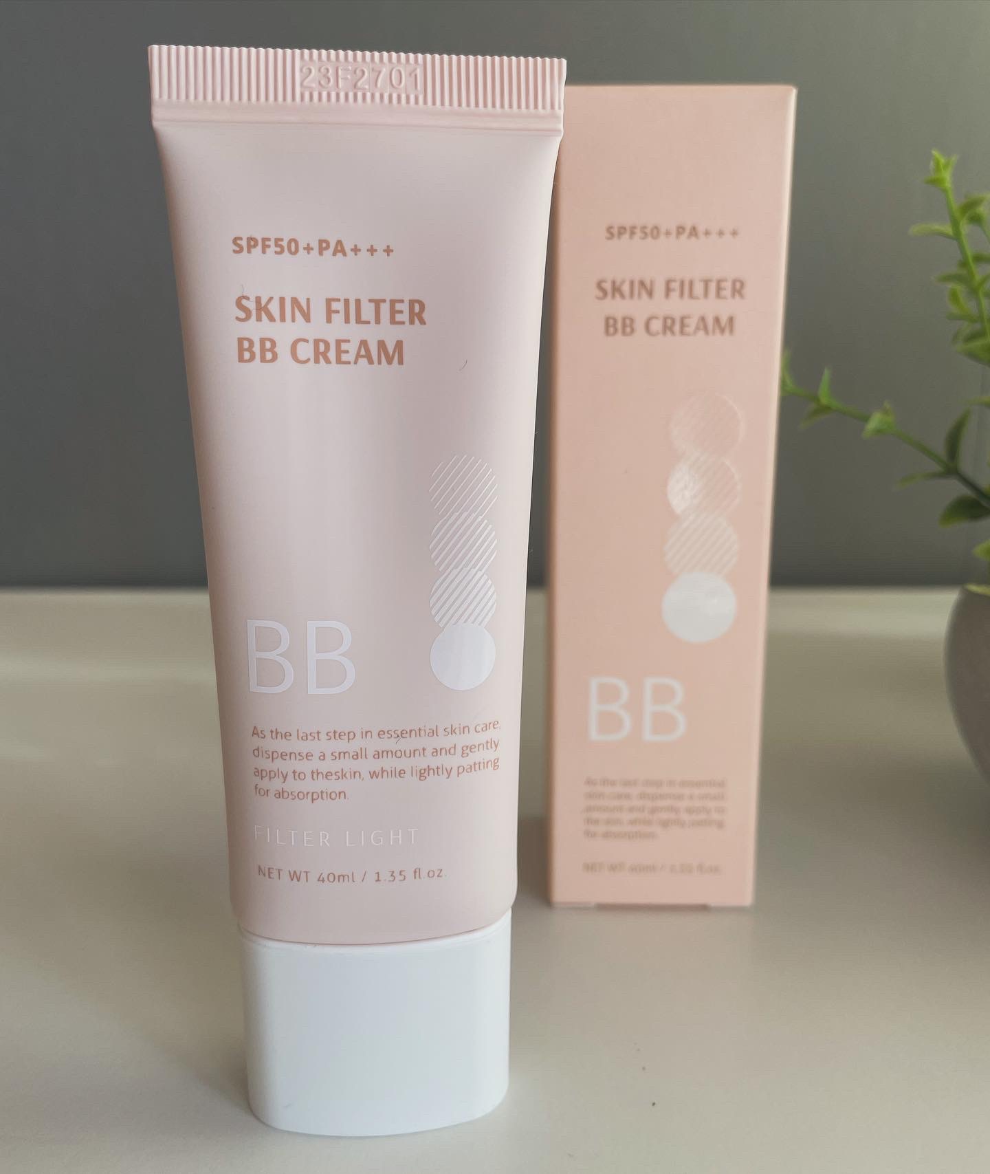 
【BOM 売上NO.1】 
スキンフィルター BBクリーム
⛅️SPF50+PA+++

Qoo10より
サンプルマーケット当選品になります。
美白効果でナチュラルカラー🩷カバー力あって
時間が経っても崩れにくい所が気に入り👌🫧
い